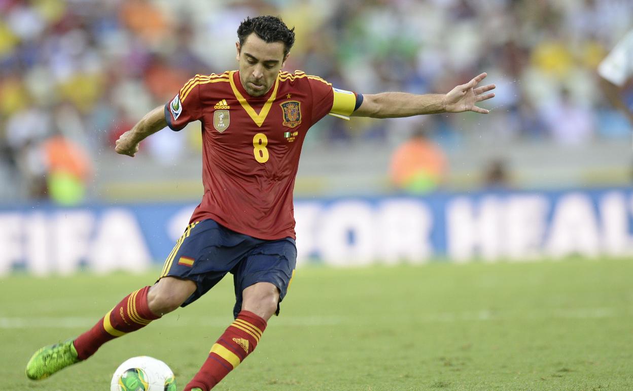 Xavi Hernández, durante un partido con la selección española.