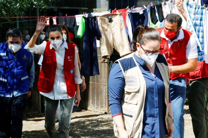 Doña Letizia ha visitado Honduras —destino elegido en 2015 para su primer viaje de cooperación con el exterior— durante dos días para entregar ayuda humanitaria española tras la devastación causada por las tormentas tropicales 'Eta' e 'Iota'. Fue la primera salida internacional que ha realizado la monarca desde que estallara la pandemia en marzo.
