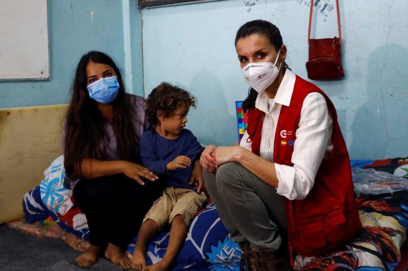 Doña Letizia ha visitado Honduras —destino elegido en 2015 para su primer viaje de cooperación con el exterior— durante dos días para entregar ayuda humanitaria española tras la devastación causada por las tormentas tropicales 'Eta' e 'Iota'. Fue la primera salida internacional que ha realizado la monarca desde que estallara la pandemia en marzo.