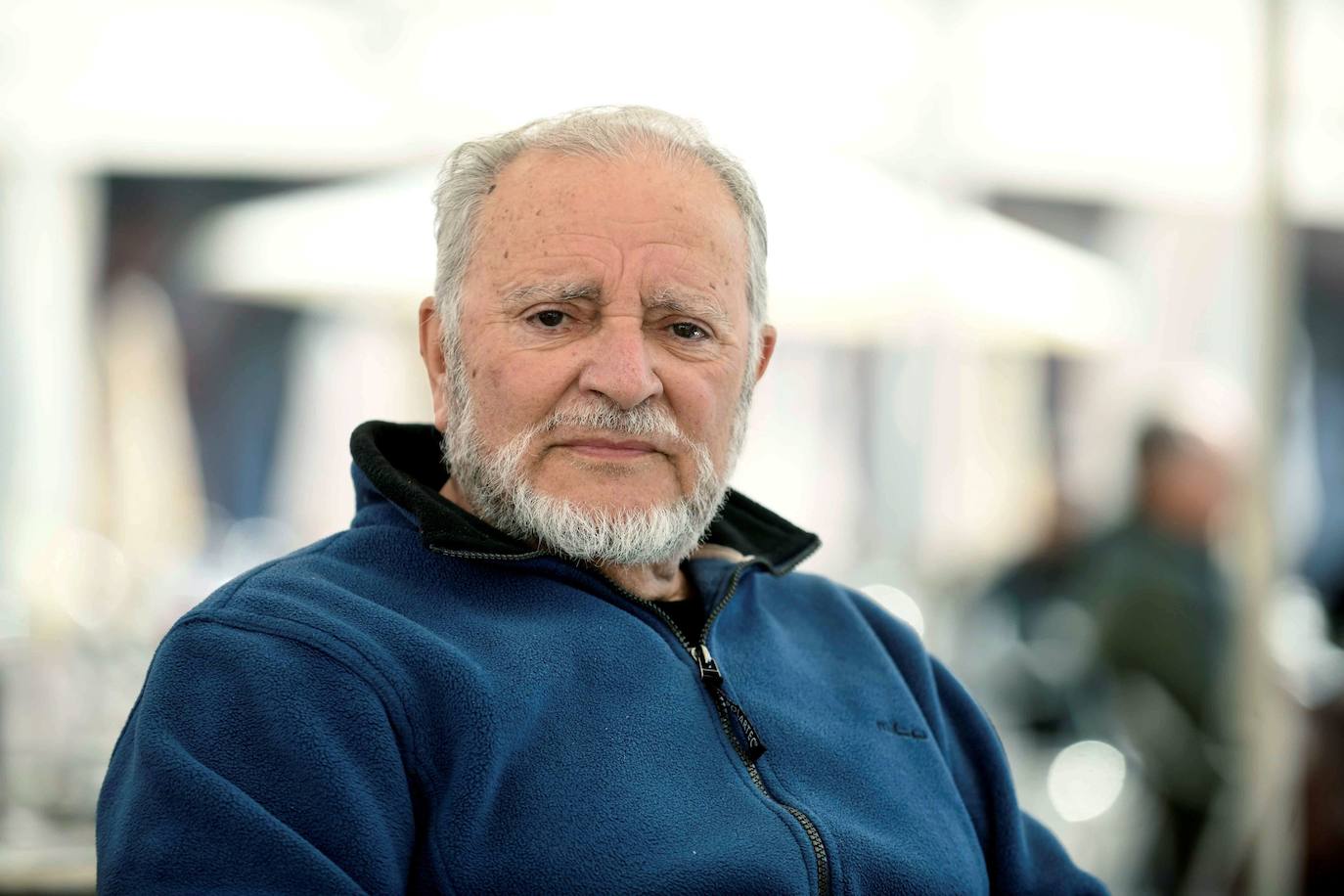 Julio Anguita | El expolítico murió con 78 años de un ataque al corazón, tras haberse visto aquejado por otros dos, en 1993 y 1998. Anguita fue estricto maestro, alcalde de Córdoba, coordinador general de Izquierda Unida entre 1989 y 2000, secretario general del Partido Comunista de España por esos mismos años, el Califa Rojo, el entrañable Quijote de los guiñoles y el último gran líder caristmático de la izquierda radical española que siempre fue respetado a diestra y siniestra. 