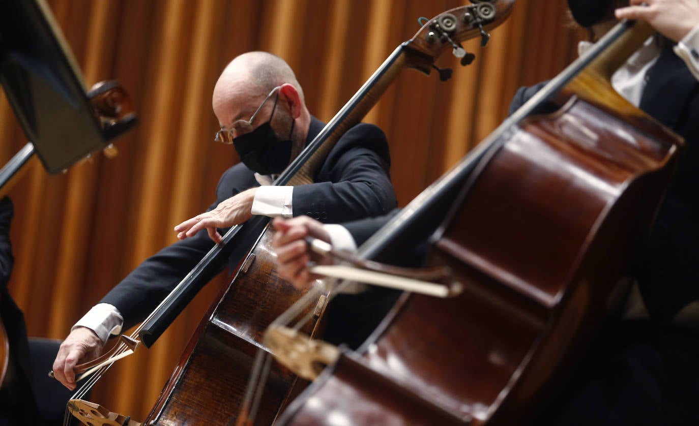 La orquesta despide el año en Oviedo con un brillante y divertido concierto de Navidad.