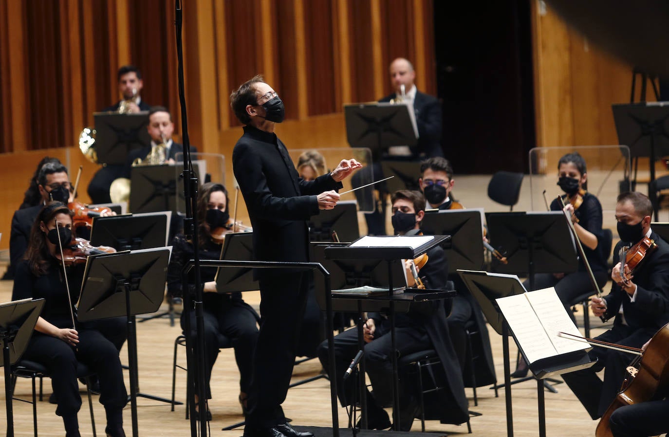 La orquesta despide el año en Oviedo con un brillante y divertido concierto de Navidad.