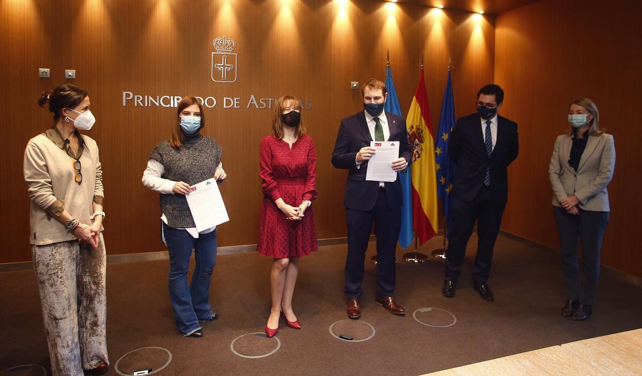 Dolores Carcedo, Gimena Llamedo, Ana Cárcaba, Adrián Pumares, Jaime Fdz.-Paíno y Rosario Cabal. 