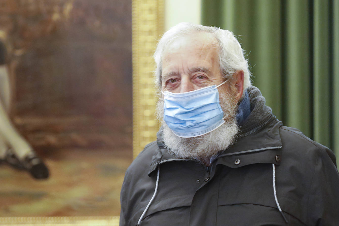 Casi seis meses después de la fecha en la que debería haberse celebrado la gala de entrega en el Teatro Jovellanos, cancelada como todo por la covid, el Pleno aprobó la concesión de los honores y distinciones de la ciudad correspondientes a 2020 en una sesión atípica