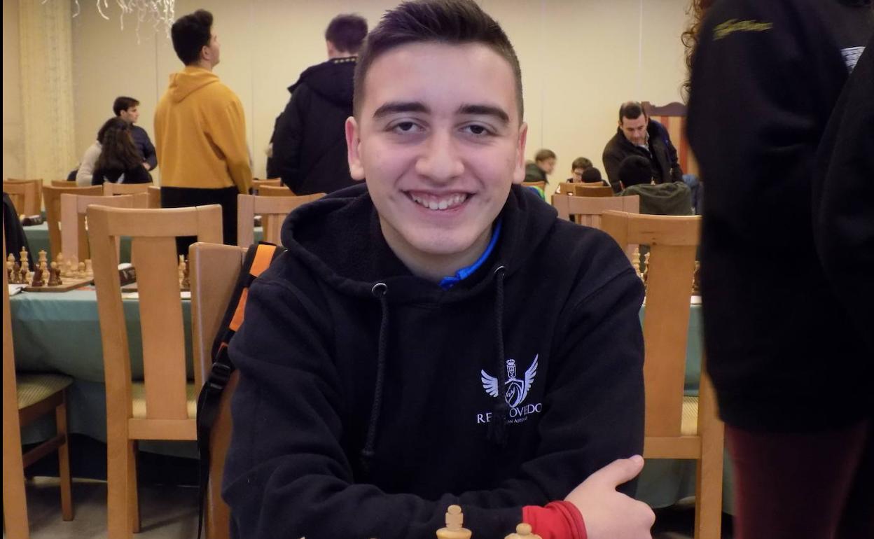 Iyán Guedes ganó el sexto torneo del Circuito Navideño del Ensidesa.