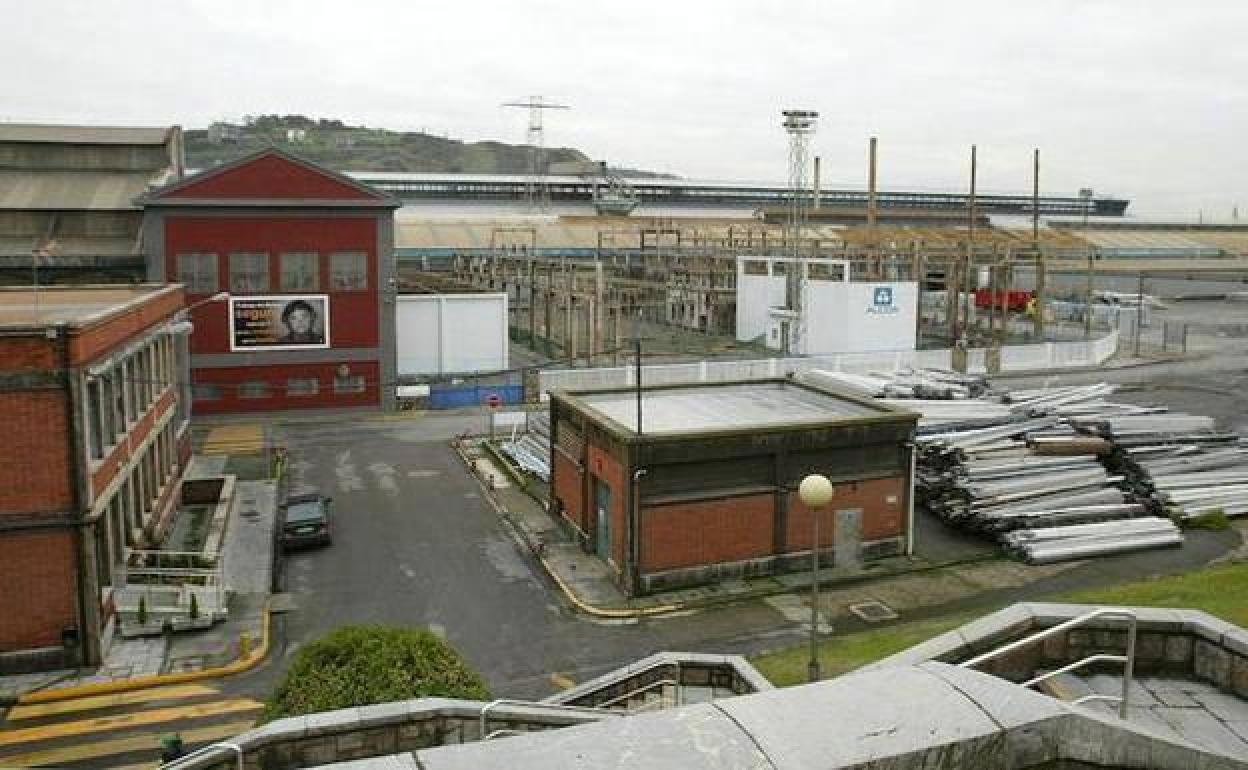 La Audiencia Nacional admite a trámite la querella contra Alcoa por la venta de las plantas en Avilés y A Coruña