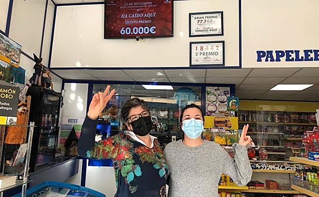 Librería Juan, Cabañaquinta-Aller. Izda María Begoña Díaz y Angela Megido.