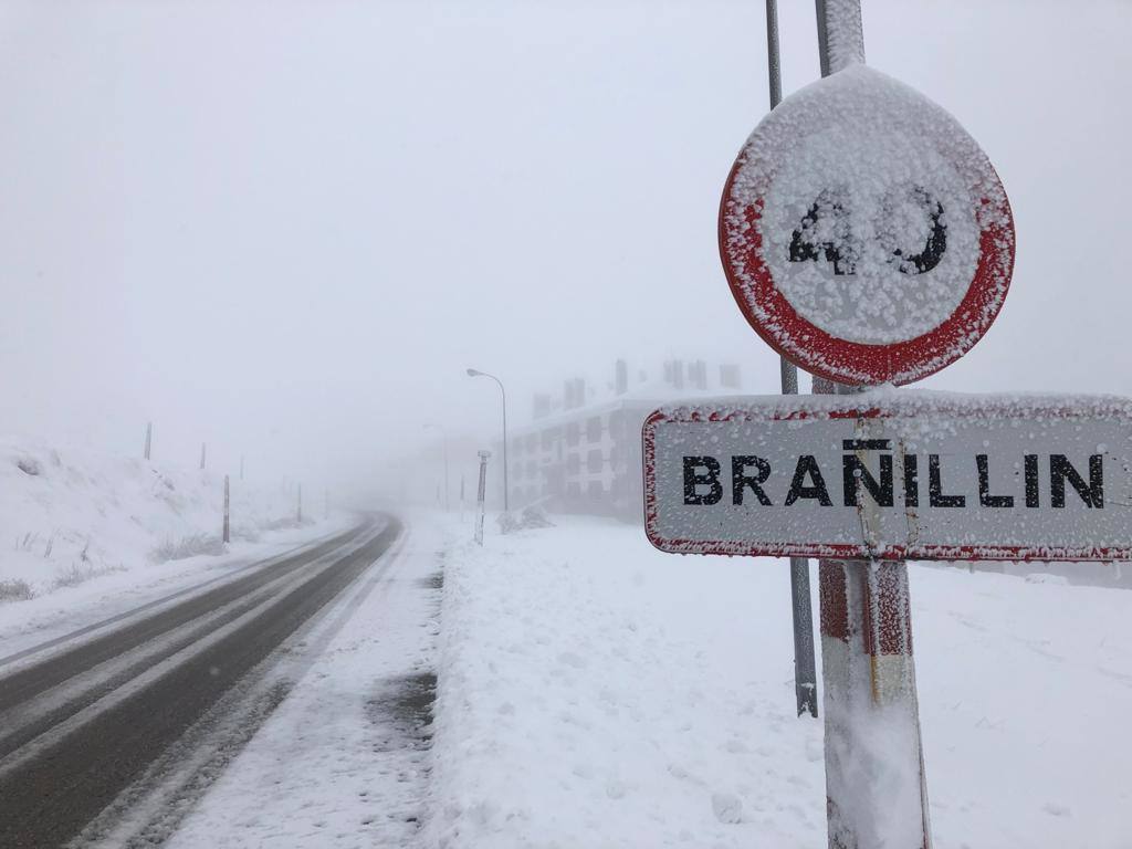 La nieve caída ha dejado varios puertos con cadenas