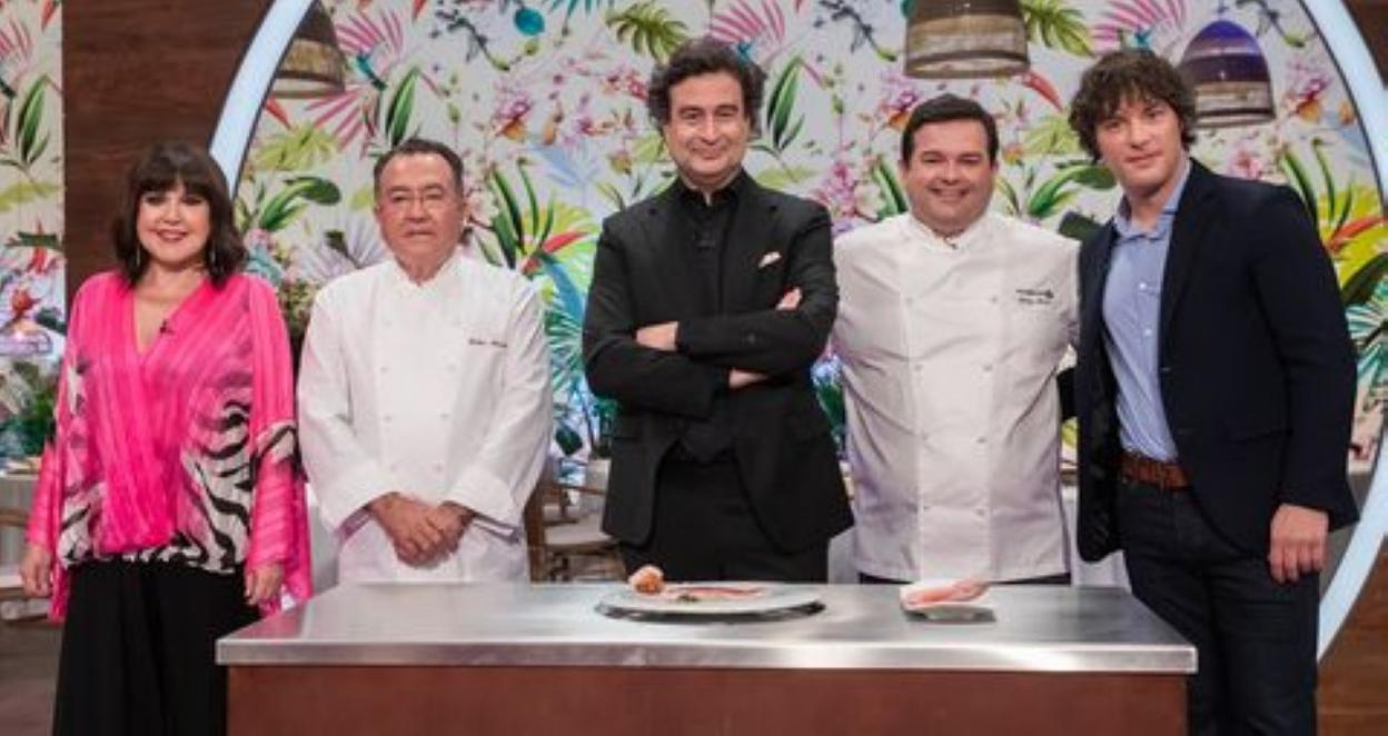 Pedro y Marcos Morán, junto al jurado de Masterchef Abuelos. 