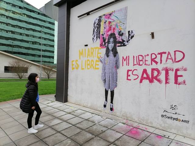 Lola Menéndez observando el último acto que ella protagoniza.