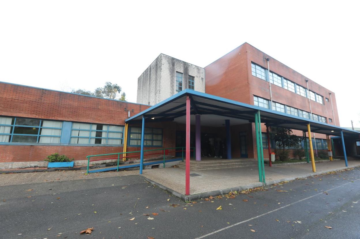 Fachada principal del colegio público Virgen de las Mareas. 