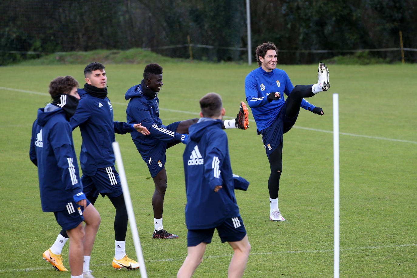 Tras el parón navideño, los azules han vuelto a entrenar este lunes con las ausencias de Édgar y Borja Sánchez (ambos por haber dado positivo por coronavirus) y de Brazao, con el permiso del club para no incorporarse aún. 