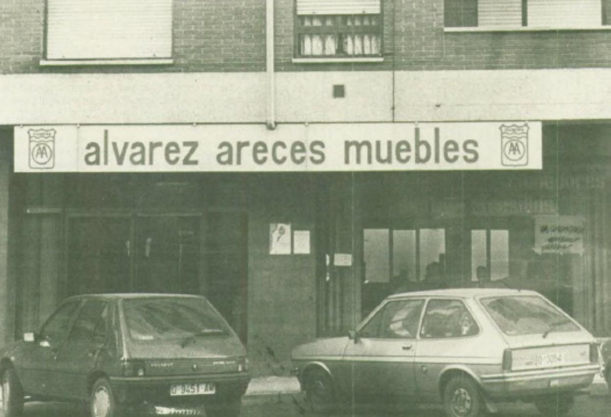 La supuesta tienda inaugurada por Areces, frente al Costa Verde.