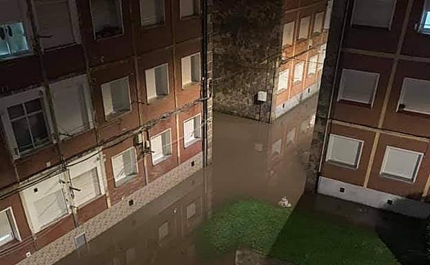 Patios interiores de Versalles inundados. 