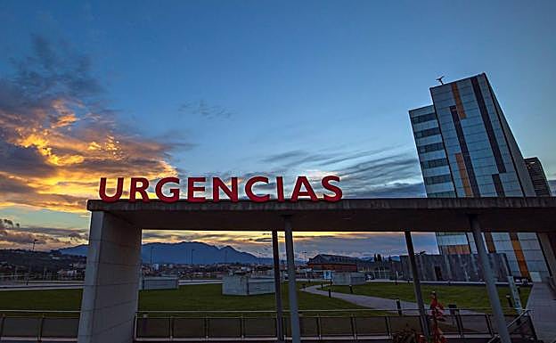 El consejero de Salud: «Va a ser difícil llegar a febrero sin que comience esa tercera ola a Asturias» 