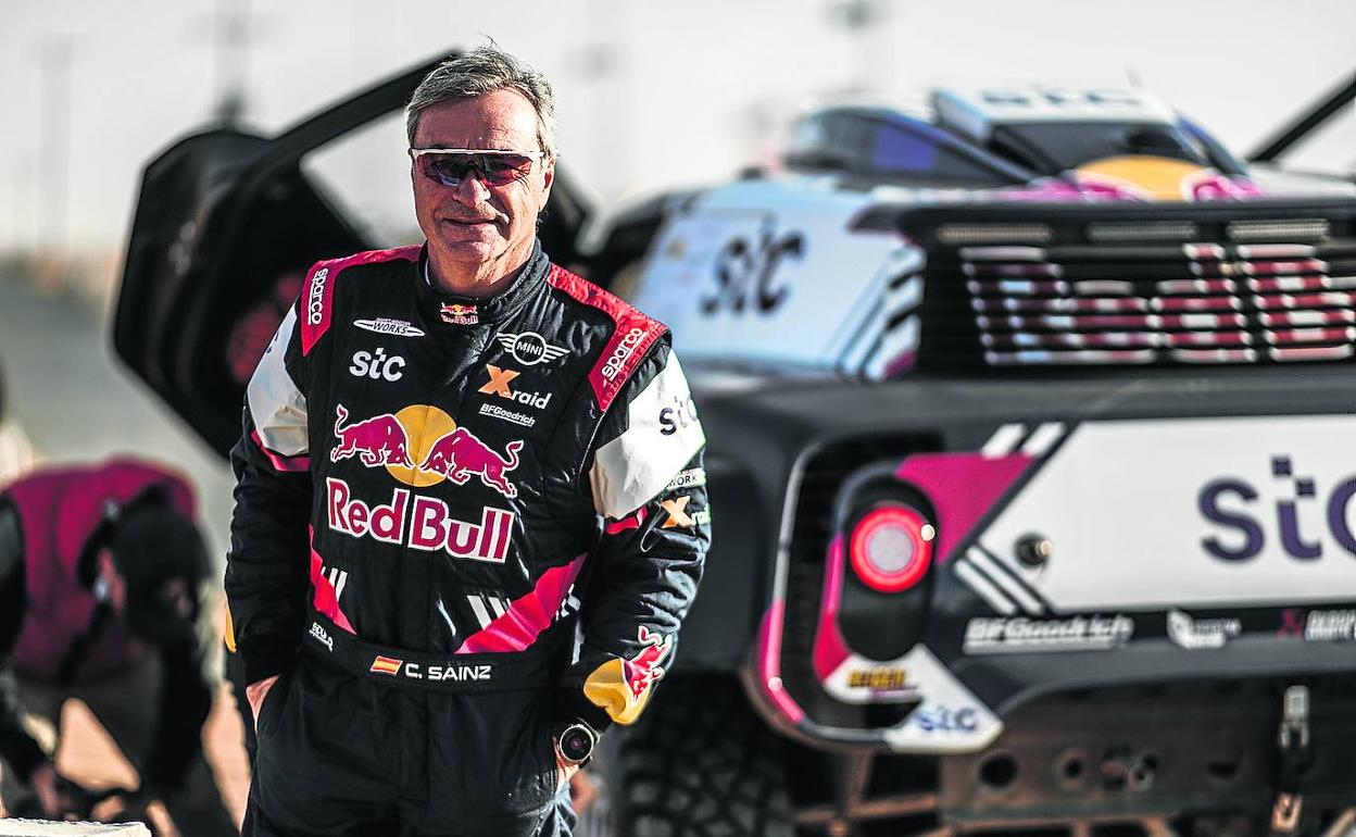 El español Carlos Sainz, premio Princesa de Asturias de los Deportes, en una imagen de la pasada edición del Dakar. 