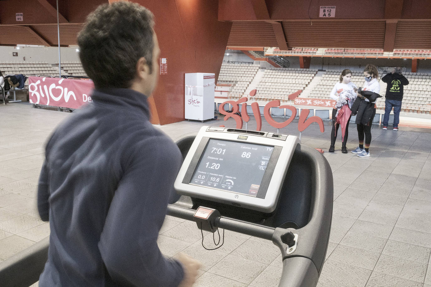 Youssef Benkert e Isabel Barreiro fueron los más rápidos en esta edición indoor en el Palacio de los Deportes.