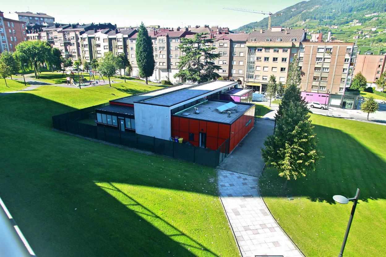 La escuela de Montenuño, una de las siete de Oviedo. 