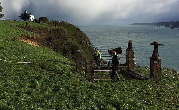 El hórreo estaba en peligro tras el argayo.