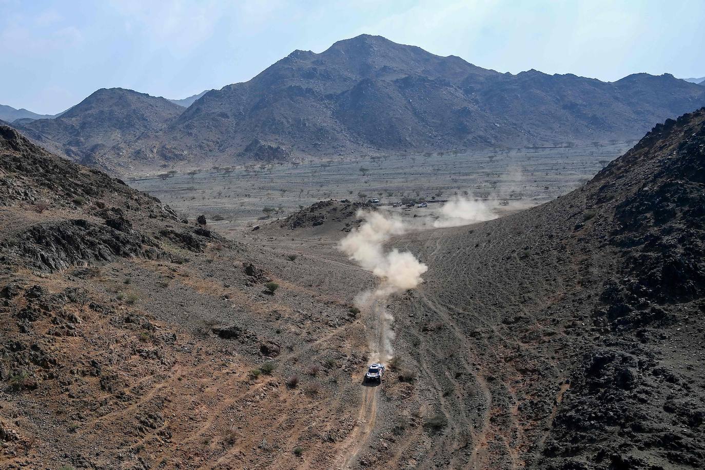 Las imágenes que han dejado las primeras etapas del Rally Dakar, espectáculo y belleza en el desierto de Arabia