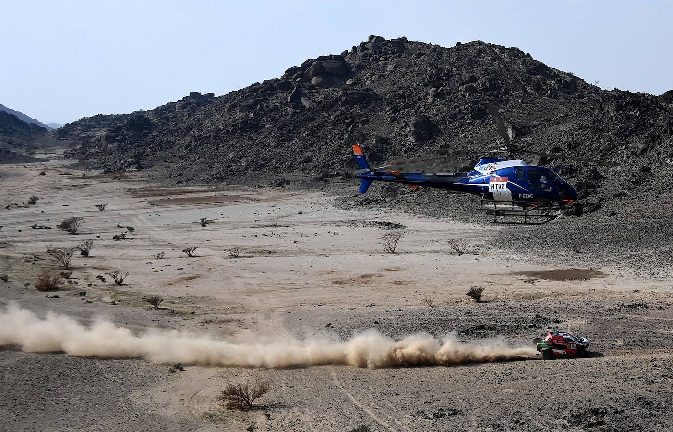 Las imágenes que han dejado las primeras etapas del Rally Dakar, espectáculo y belleza en el desierto de Arabia