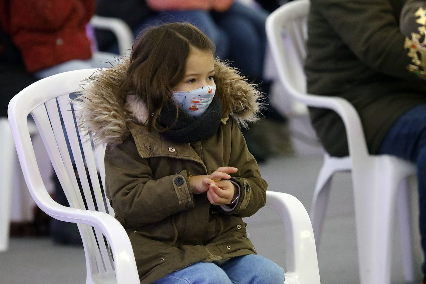 A pesar de la pandemia, Melchor, Gaspar y Baltasar no han querido olvidarse de los regalos de ningún niño de Asturias y han realizado un recorrido de lo más completo a lo largo de toda la región. Eso sí, siempre cumpliendo las medidas de seguridad frente al coronavirus. Por eso los Reyes Magos de Oriente no han podido realizar las tradicionales cabalgatas. Así, durante el pasado lunes y este martes, Sus Majestades, acompañados del Príncipe Aliatar, han atendido las peticiones de los más pequeños de Oviedo, Gijón, Avilés, Mieres, Colloto, Villaviciosa, Cangas del Narcea, Lugones y muchos otros municipios asturianos. 