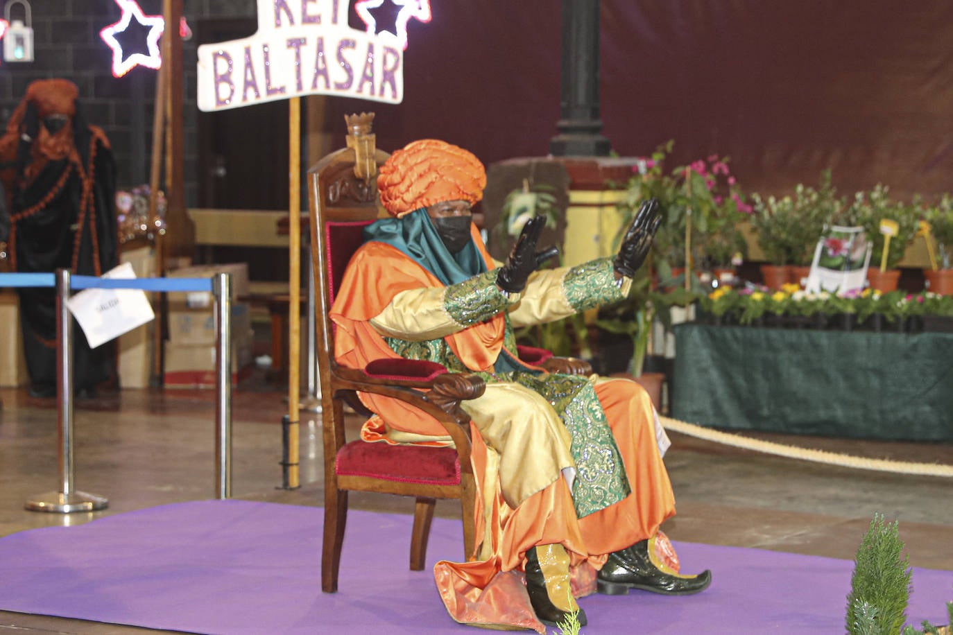 A pesar de la pandemia, Melchor, Gaspar y Baltasar no han querido olvidarse de los regalos de ningún niño de Asturias y han realizado un recorrido de lo más completo a lo largo de toda la región. Eso sí, siempre cumpliendo las medidas de seguridad frente al coronavirus. Por eso los Reyes Magos de Oriente no han podido realizar las tradicionales cabalgatas. Así, durante el pasado lunes y este martes, Sus Majestades, acompañados del Príncipe Aliatar, han atendido las peticiones de los más pequeños de Oviedo, Gijón, Avilés, Mieres, Colloto, Villaviciosa, Cangas del Narcea, Lugones y muchos otros municipios asturianos. 