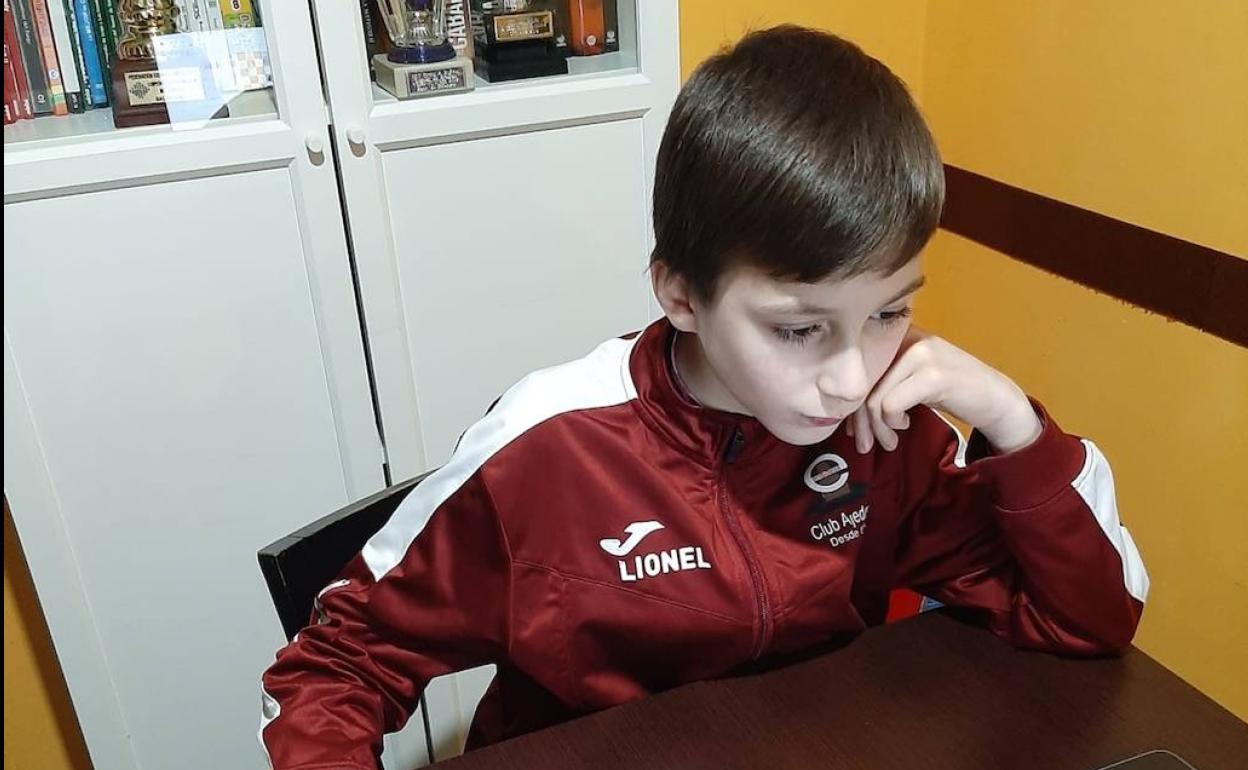 Lionel Sierra, vencedor del octavo torneo del Circuito Navideño del Ensidesa. 