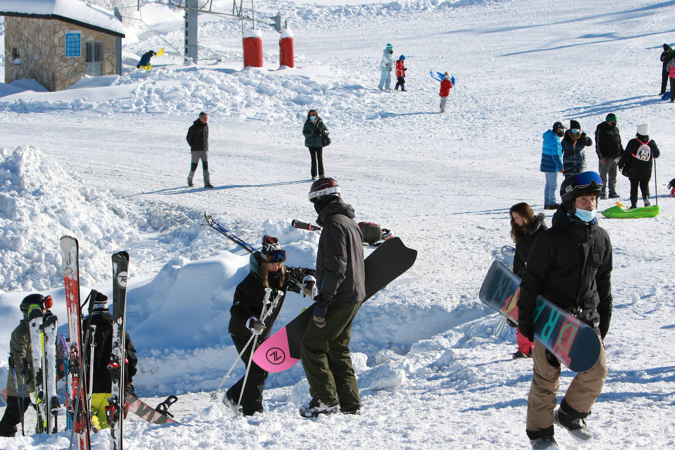 Gran afluencia en la estación de esquí en el Día de Reyes. Completó su aforo diario de 1.200 personas antes del mediodía