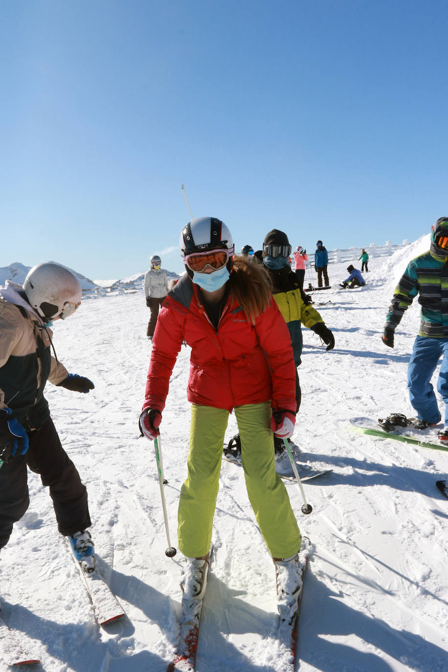 Gran afluencia en la estación de esquí en el Día de Reyes. Completó su aforo diario de 1.200 personas antes del mediodía