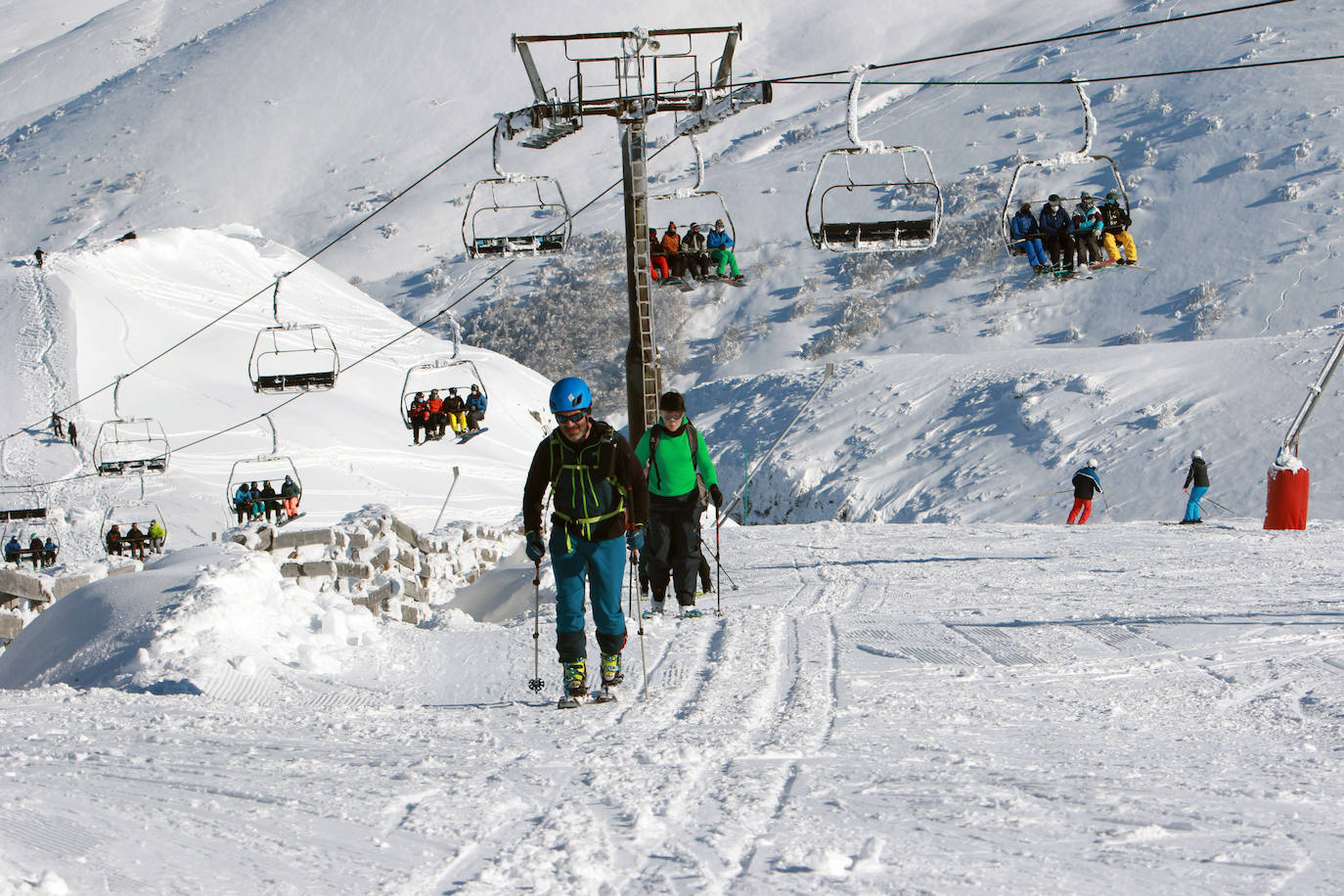 Gran afluencia en la estación de esquí en el Día de Reyes. Completó su aforo diario de 1.200 personas antes del mediodía