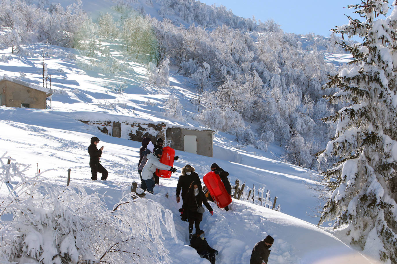 Gran afluencia en la estación de esquí en el Día de Reyes. Completó su aforo diario de 1.200 personas antes del mediodía
