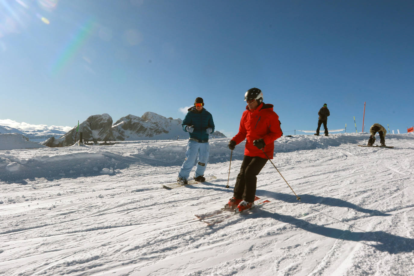 Gran afluencia en la estación de esquí en el Día de Reyes. Completó su aforo diario de 1.200 personas antes del mediodía
