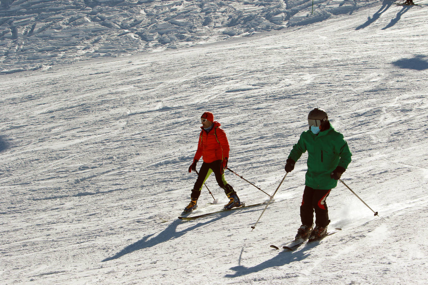 La estación invernal Valgrande-Pajares ha completado su aforo —reducido a 1.200 usuarios por la pandemia de coronavirus— por segundo día consecutivo. 