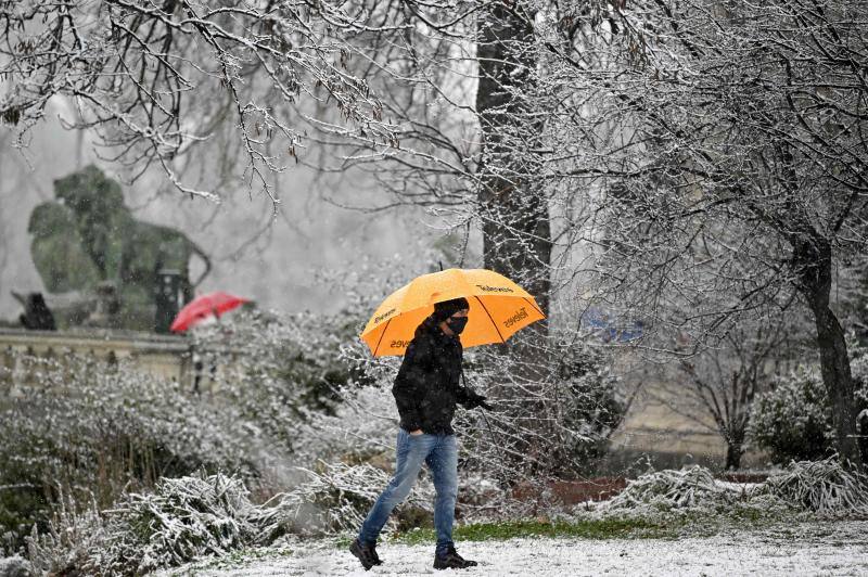 El temporal está dejando impresionantes nevadas en todo el país, desde Asturias a Murcia, pasando por Madrid o Valencia. 