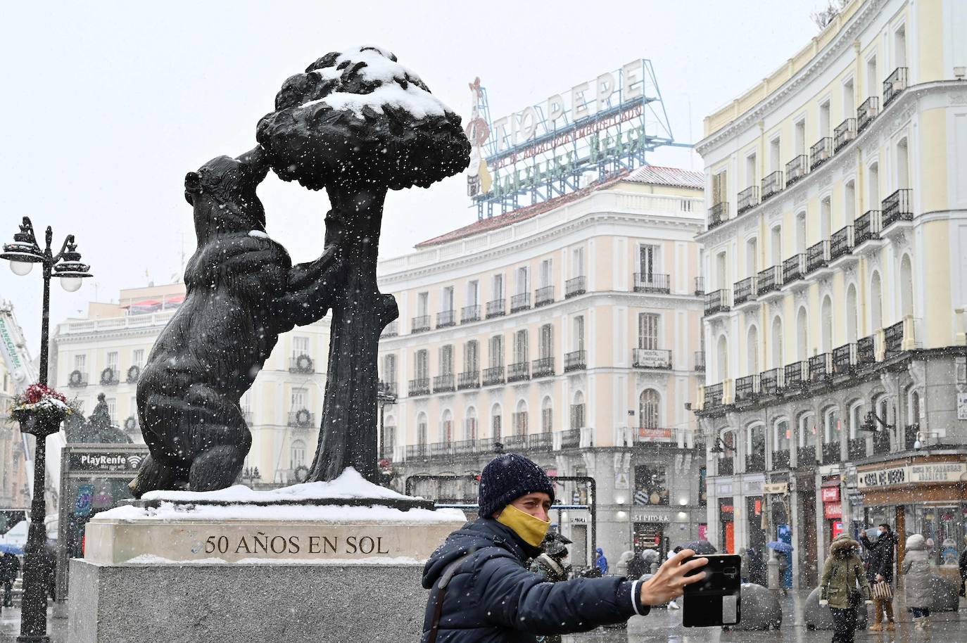 El temporal está dejando impresionantes nevadas en todo el país, desde Asturias a Murcia, pasando por Madrid o Valencia. 