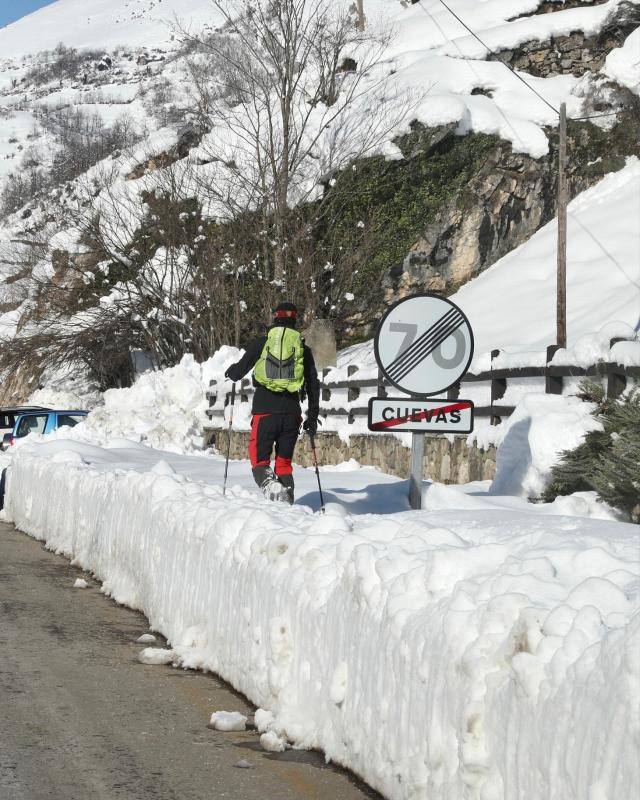 El temporal está dejando impresionantes nevadas en todo el país, desde Asturias a Murcia, pasando por Madrid o Valencia. 