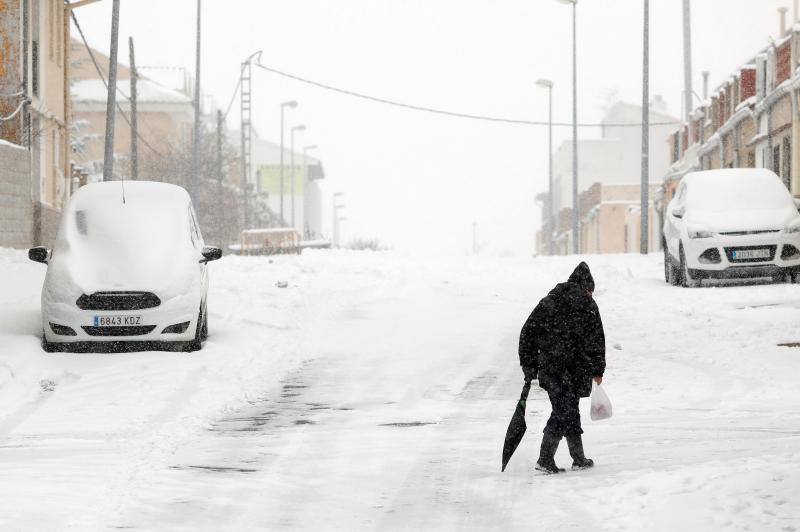 El temporal está dejando impresionantes nevadas en todo el país, desde Asturias a Murcia, pasando por Madrid o Valencia. 