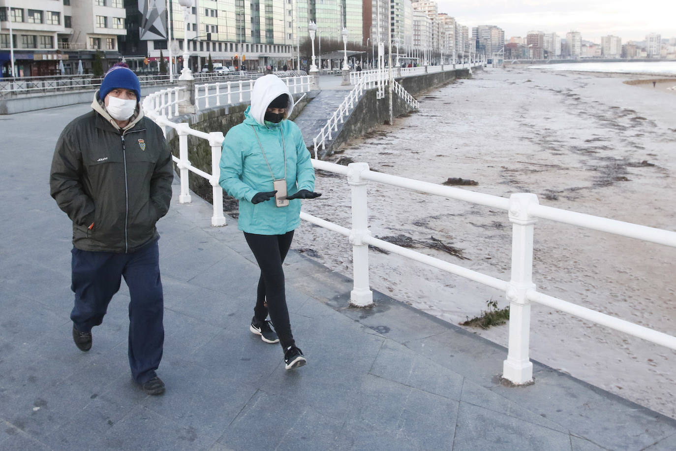 El Principado continúa registrando temperaturas bajo cero y buena parte de la región se encuentra en alerta amarilla por el frío. Además, la Agencia Estatal de Meteorología (Aemet) prevé importantes nevadas y fenómenos costeros adversos de cara al fin de semana 