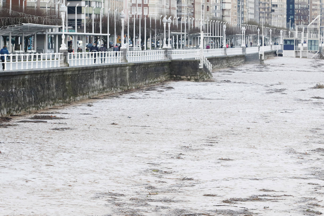 El Principado continúa registrando temperaturas bajo cero y buena parte de la región se encuentra en alerta amarilla por el frío. Además, la Agencia Estatal de Meteorología (Aemet) prevé importantes nevadas y fenómenos costeros adversos de cara al fin de semana 