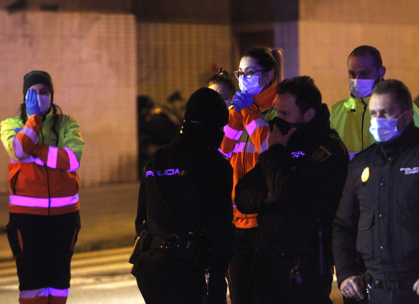 Quedó atrapado bajo la ambulancia y tras ser excarcelado fue atendido por los servicios médicos en el lugar durante más de una hora