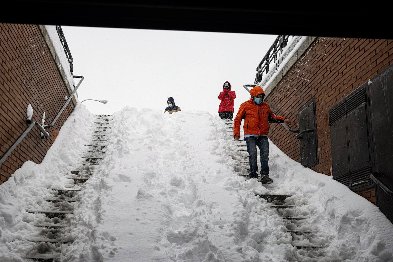 El temporal está dejando impresionantes nevadas en todo el país, desde Asturias a Murcia, pasando por Madrid o Valencia. 