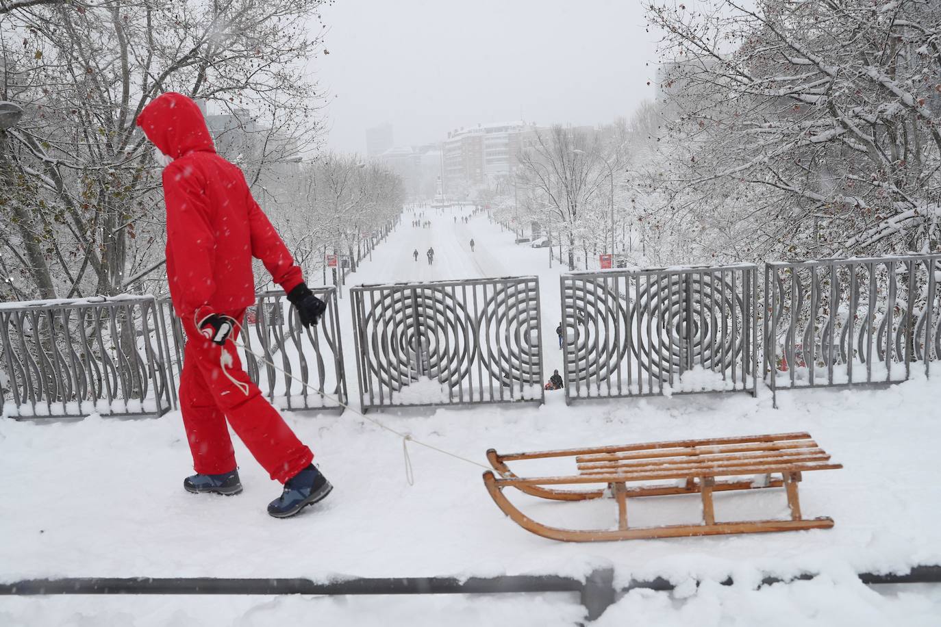El temporal está dejando impresionantes nevadas en todo el país, desde Asturias a Murcia, pasando por Madrid o Valencia. 