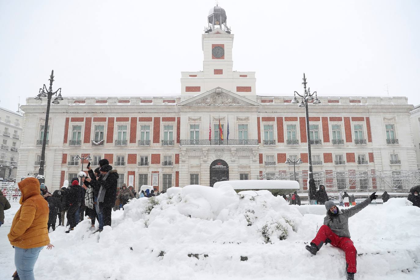 El temporal está dejando impresionantes nevadas en todo el país, desde Asturias a Murcia, pasando por Madrid o Valencia. 