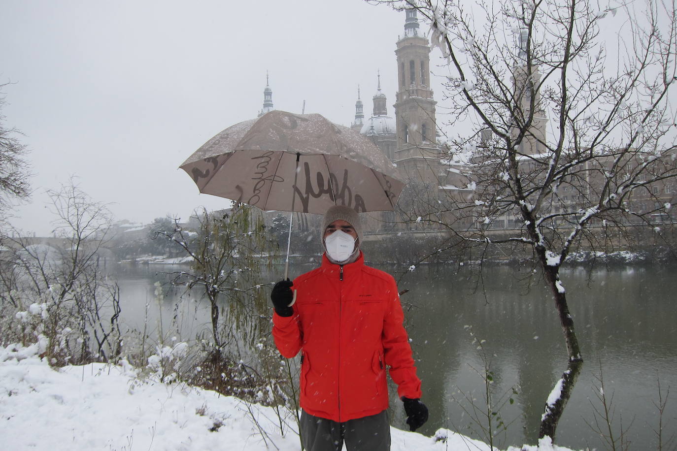 El temporal está dejando impresionantes nevadas en todo el país, desde Asturias a Murcia, pasando por Madrid o Valencia. 