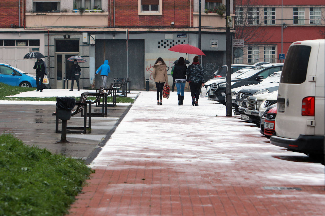 La borrasca deja nevadas y mucho frío en la región, que permanecerá en alerta todo el fin de semana.