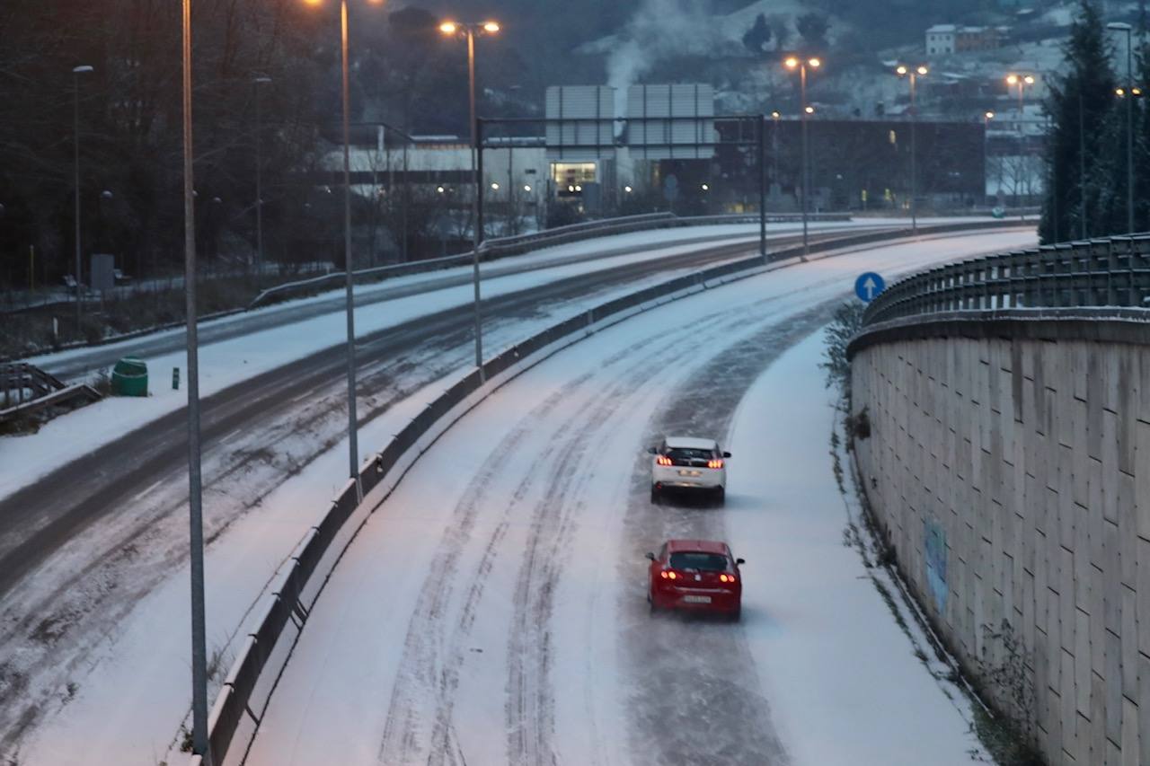 La borrasca deja nevadas y mucho frío en la región, que permanecerá en alerta todo el fin de semana.