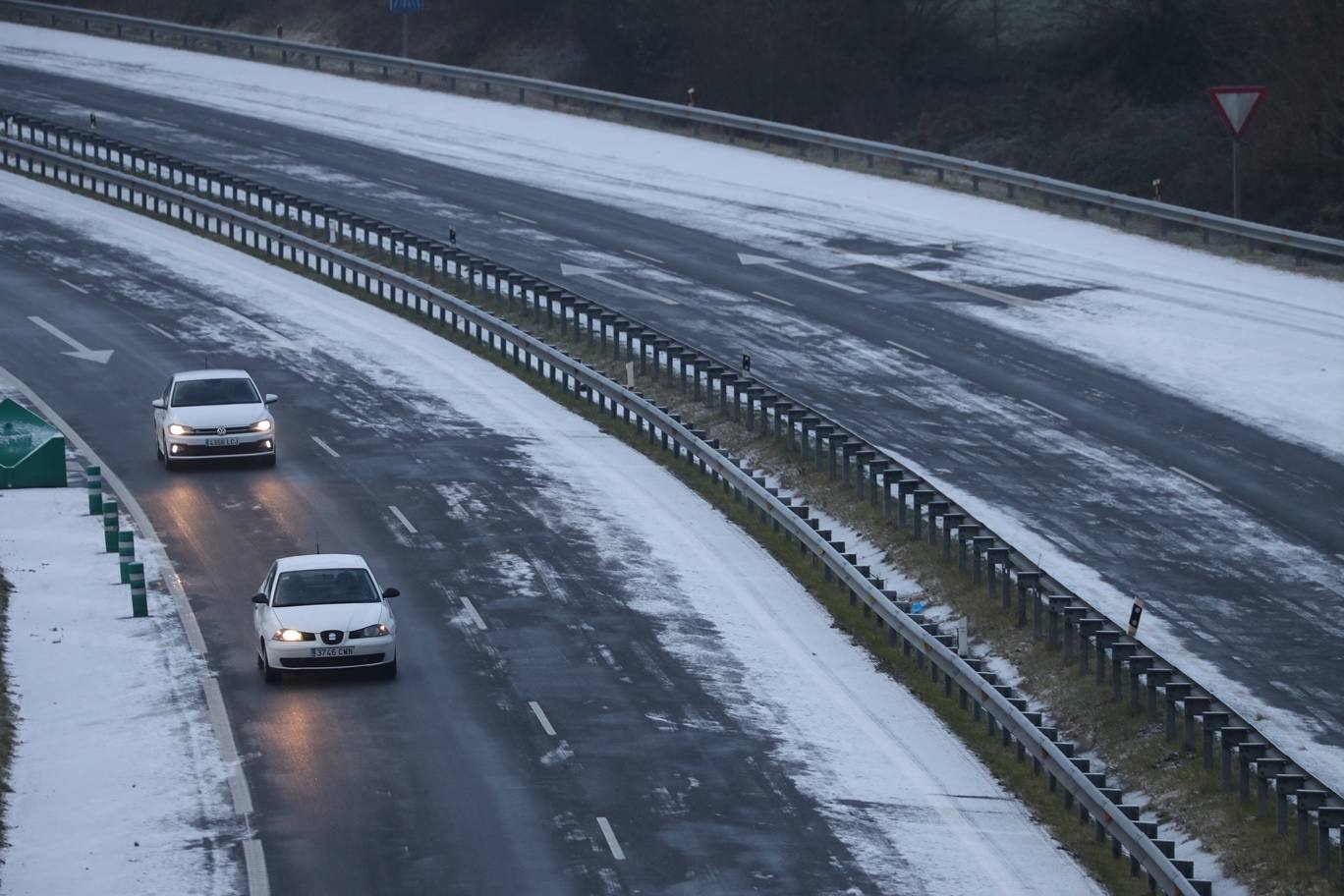 La borrasca deja nevadas y mucho frío en la región, que permanecerá en alerta todo el fin de semana.