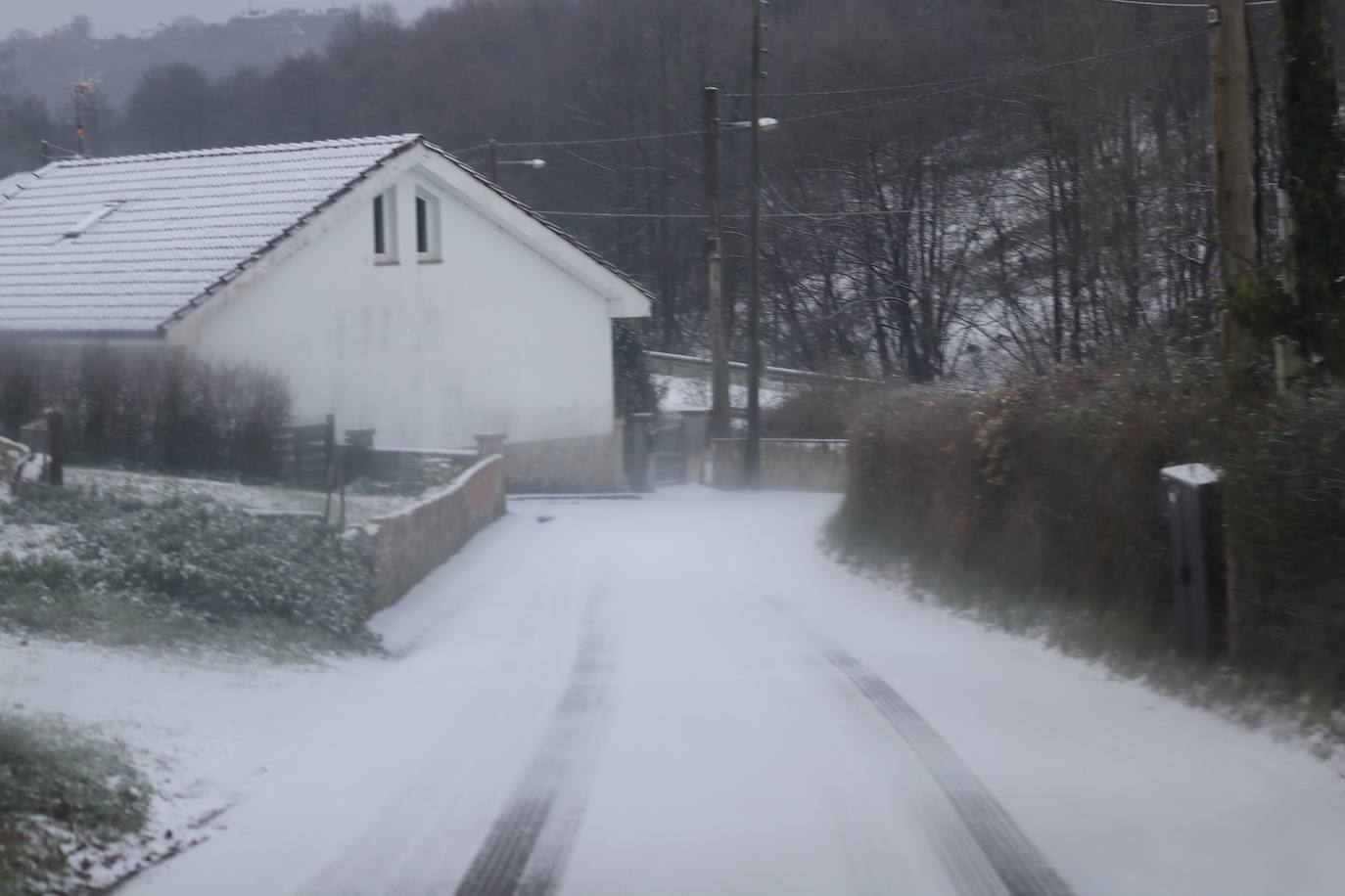 La borrasca deja nevadas y mucho frío en la región, que permanecerá en alerta todo el fin de semana.
