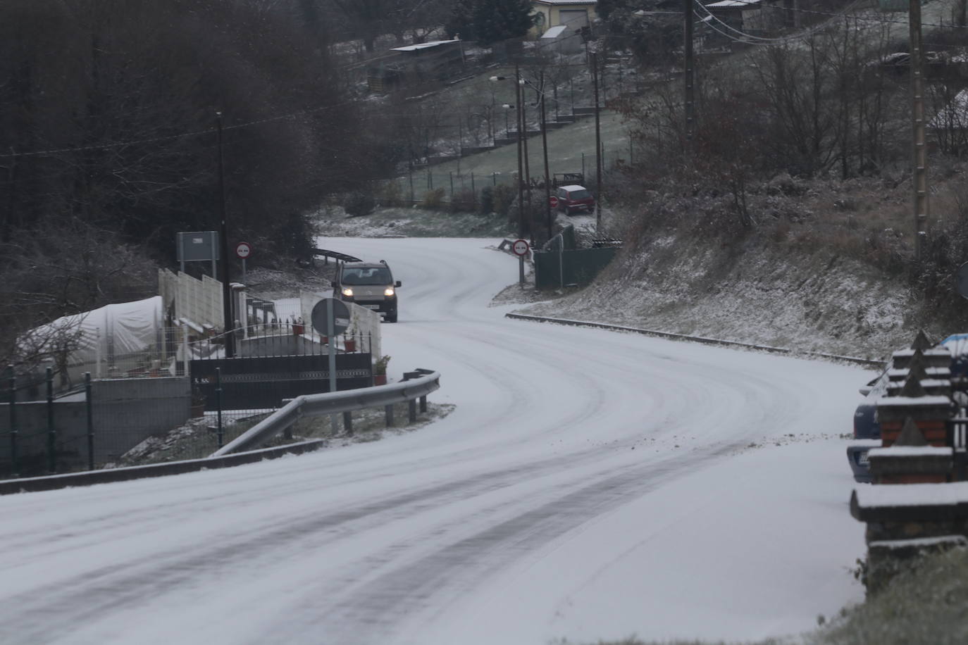La borrasca deja nevadas y mucho frío en la región, que permanecerá en alerta todo el fin de semana.